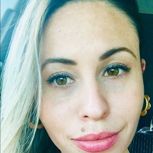 Meet your Posher, Candi